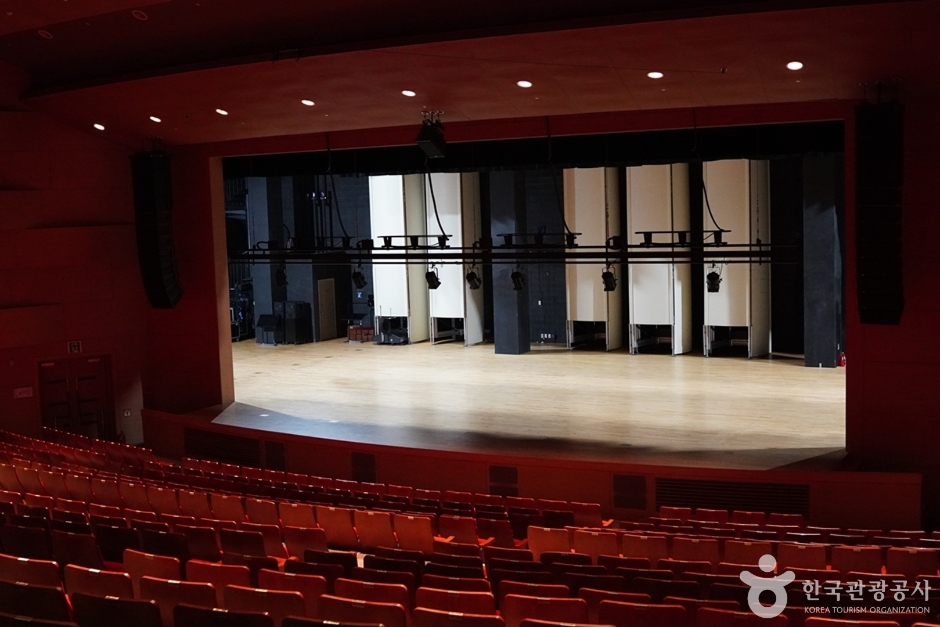 용산아트홀 여행 추천 - 메고지고 용산아트홀 여행 추천 - 메고지고