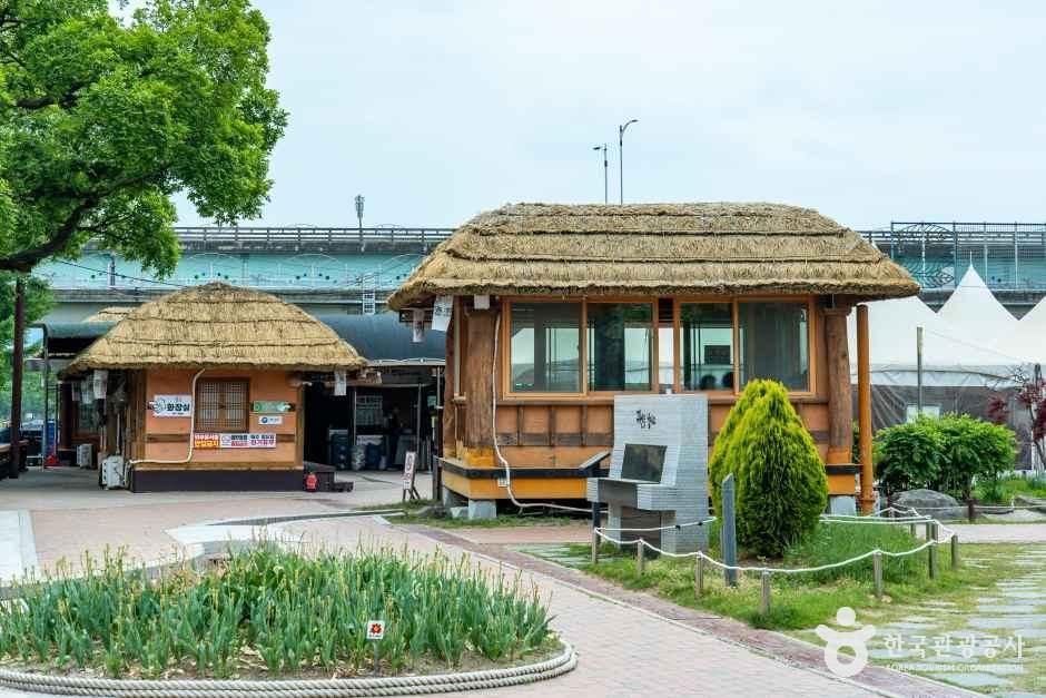 화원역사문화체험관 여행 추천 - 메고지고