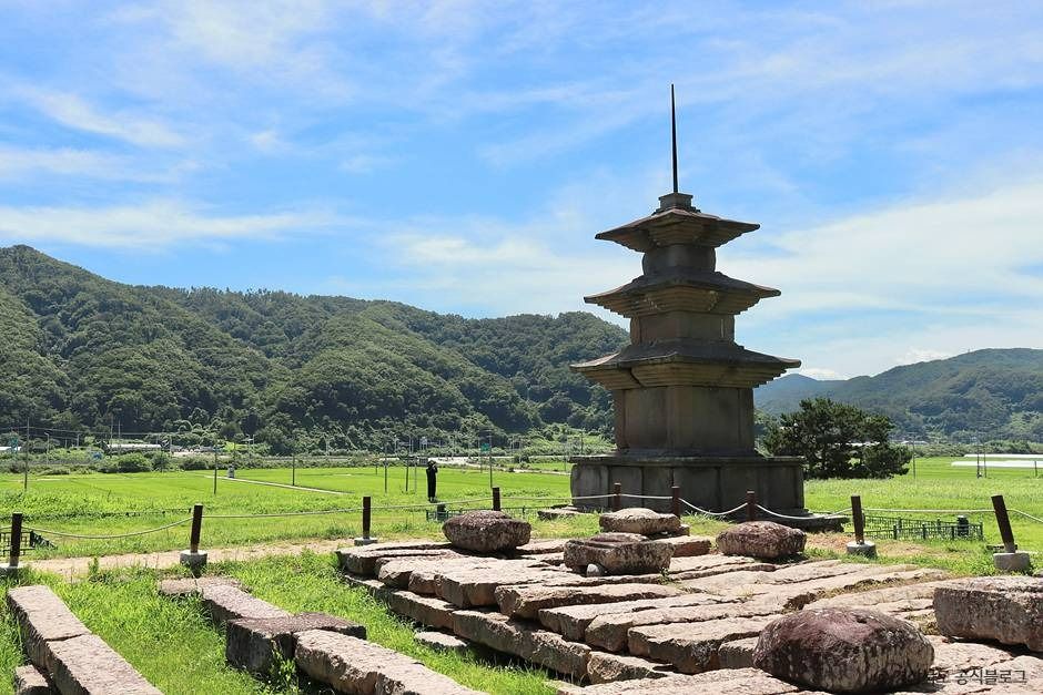 경주 감은사지 여행 추천 - 메고지고 경주 감은사지 여행 추천 - 메고지고