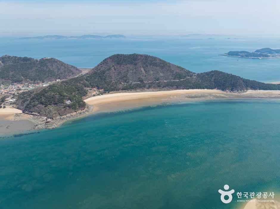 큰풀안해수욕장 여행 추천 - 메고지고 큰풀안해수욕장 여행 추천 - 메고지고