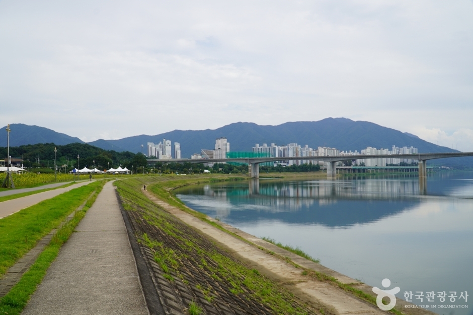 한강시민공원삼패지구물놀이장 여행 추천 - 메고지고