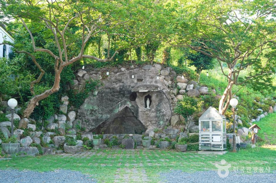 문산성당 여행 추천 - 메고지고 문산성당 여행 추천 - 메고지고
