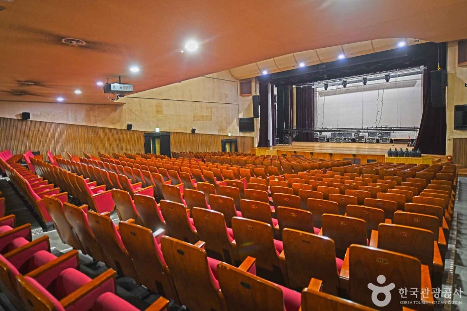 제천문화회관 여행 추천 - 메고지고 제천문화회관 여행 추천 - 메고지고