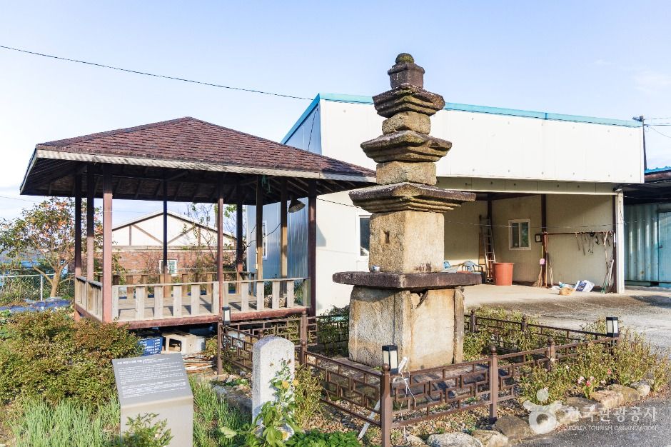 괴산 보안사 삼층석탑 여행 추천 - 메고지고 괴산 보안사 삼층석탑 여행 추천 - 메고지고