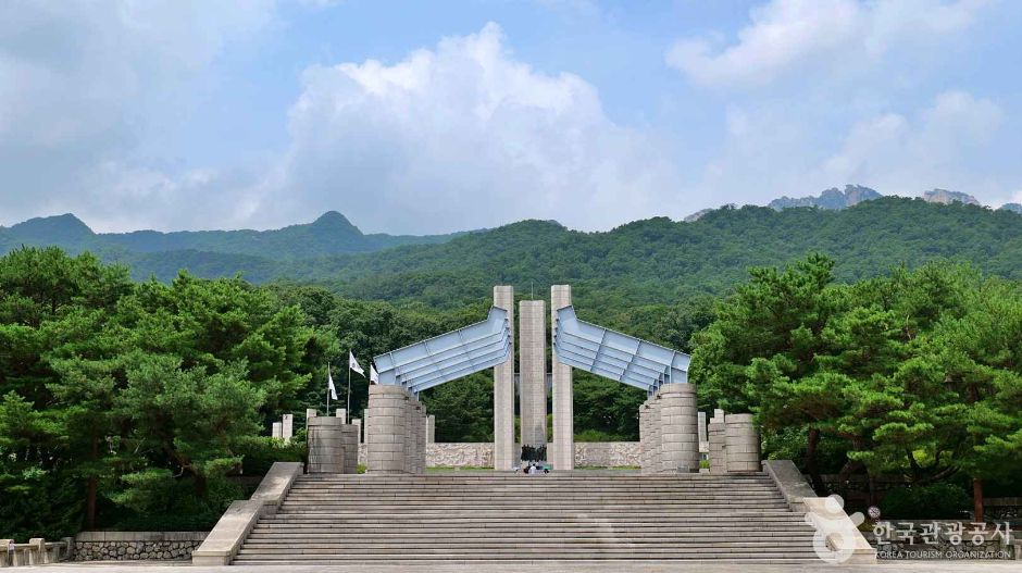 4·19학생혁명기념탑 여행 추천 - 메고지고