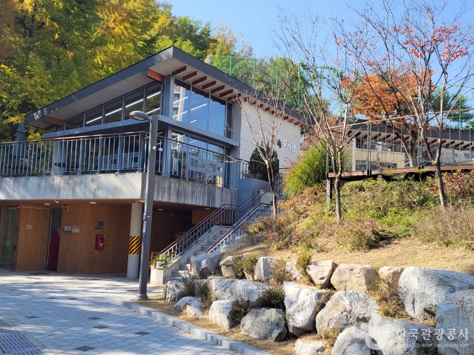 성동구립매봉산숲속도서관 여행 추천 - 메고지고 성동구립매봉산숲속도서관 여행 추천 - 메고지고