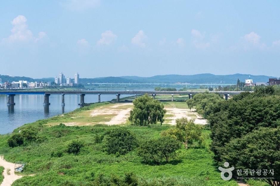 달맞이광장 여행 추천 - 메고지고