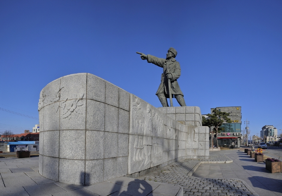 김좌진장군동상 여행 추천 - 메고지고 김좌진장군동상 여행 추천 - 메고지고