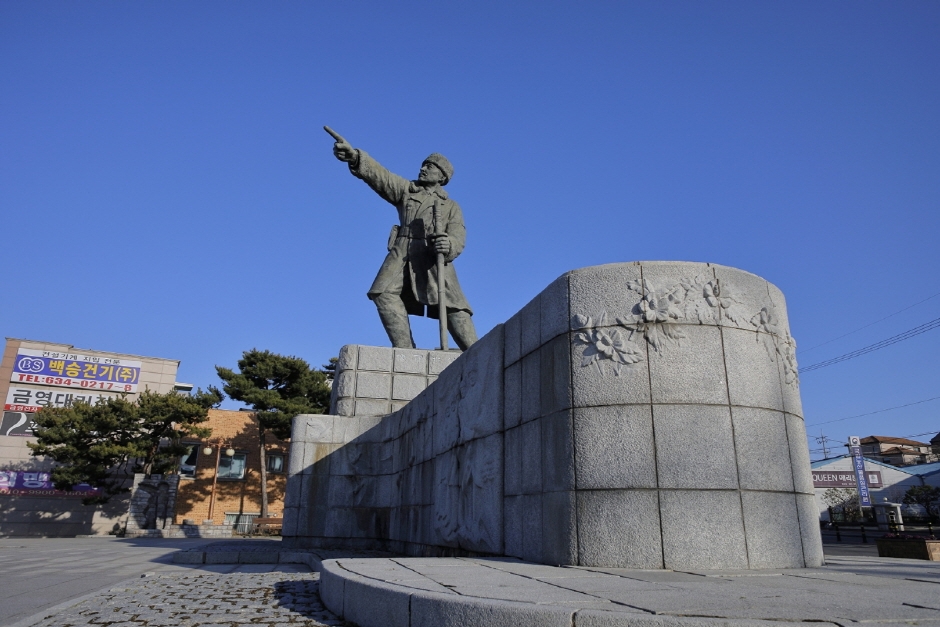 김좌진장군동상 여행 추천 - 메고지고 김좌진장군동상 여행 추천 - 메고지고