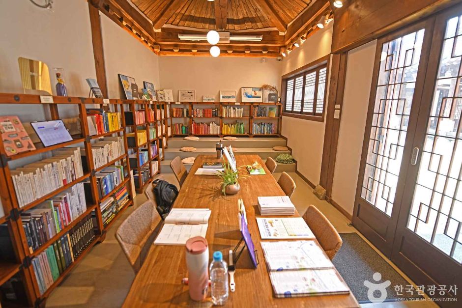 전주한옥마을 도서관 여행 추천 - 메고지고 전주한옥마을 도서관 여행 추천 - 메고지고
