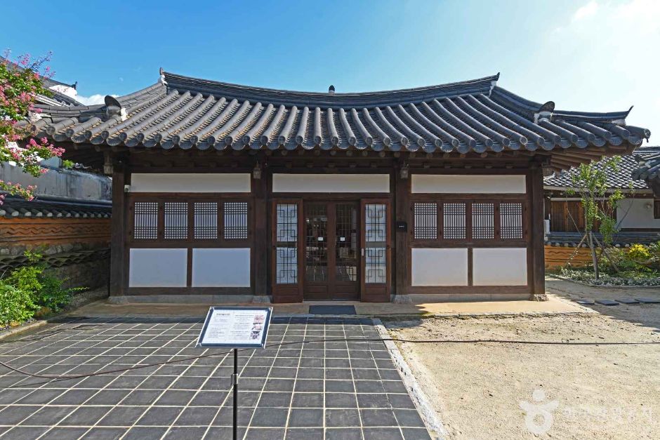 전주한옥마을 도서관 여행 추천 - 메고지고 전주한옥마을 도서관 여행 추천 - 메고지고
