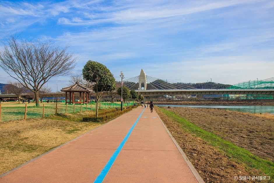 [밀양아리랑길 1코스] 영남루 수변공원길 여행 추천 - 메고지고