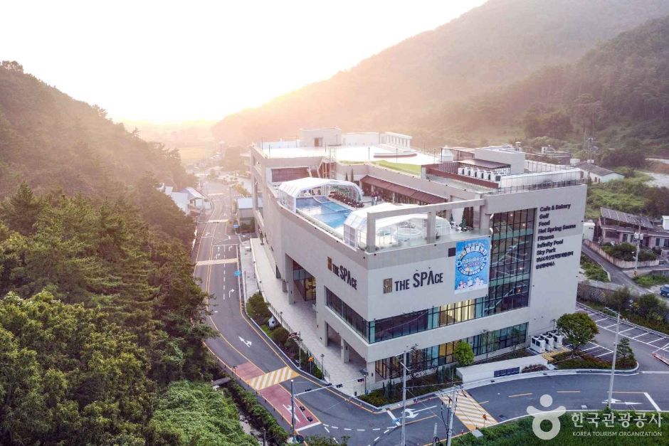 스파더스페이스 여행 추천 - 메고지고 스파더스페이스 여행 추천 - 메고지고