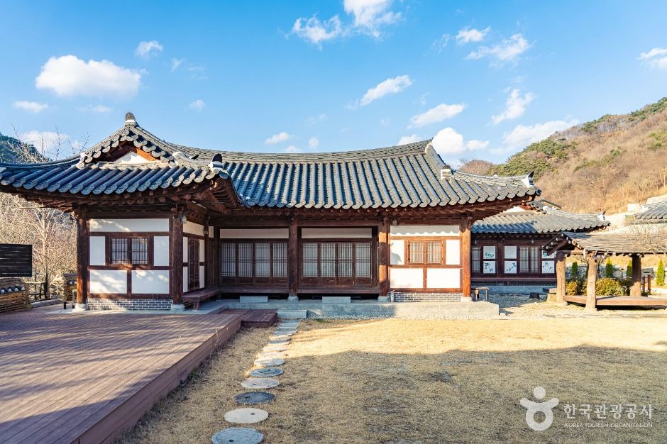필봉농악전수관 여행 추천 - 메고지고