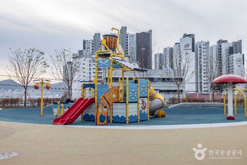 금천 폭포공원 여행 추천 - 메고지고