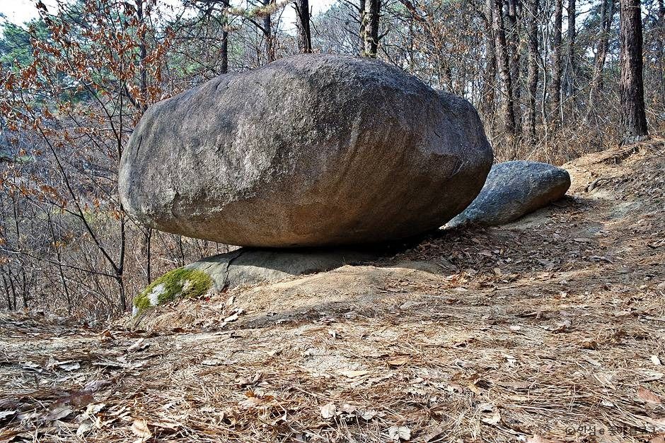 팔봉산 흔들바위 여행 추천 - 메고지고 팔봉산 흔들바위 여행 추천 - 메고지고