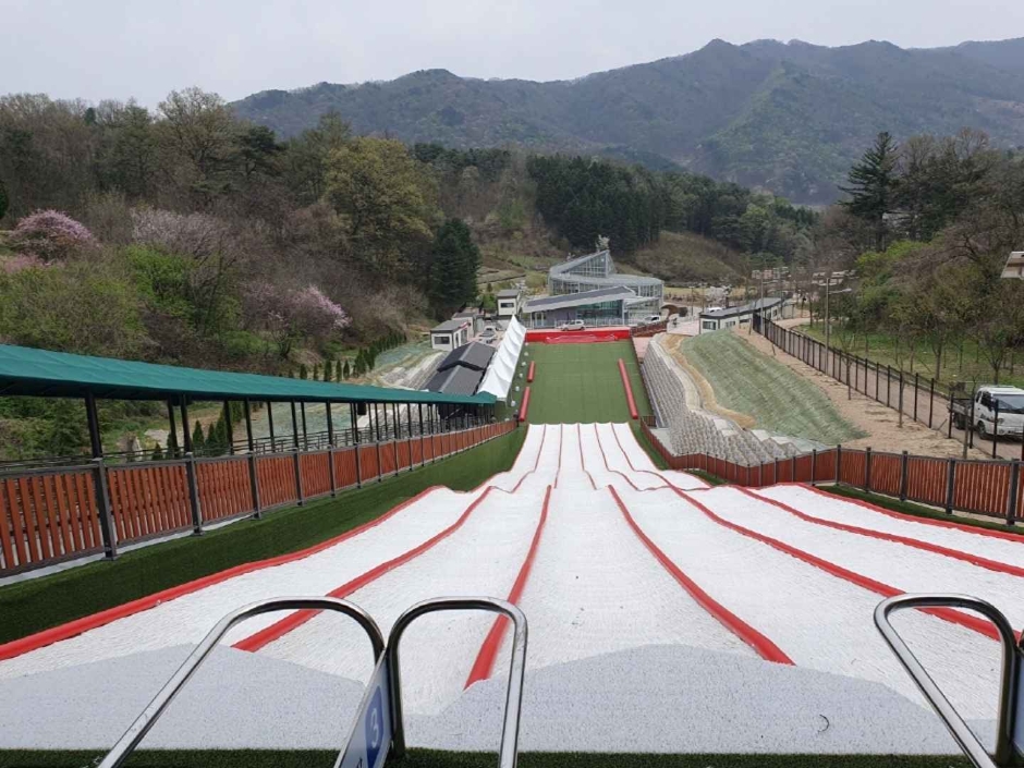 김천시 사계절썰매장 여행 추천 - 메고지고 김천시 사계절썰매장 여행 추천 - 메고지고