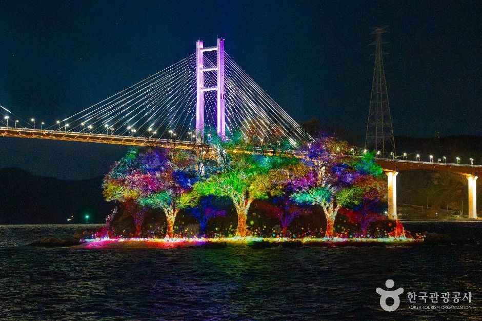 귀산 개구리섬 프로젝션 맵핑 여행 추천 - 메고지고 귀산 개구리섬 프로젝션 맵핑 여행 추천 - 메고지고