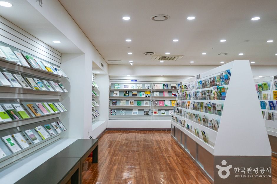 한국잡지박물관 여행 추천 - 메고지고 한국잡지박물관 여행 추천 - 메고지고