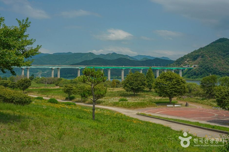 삼랑진생태문화공원 여행 추천 - 메고지고 삼랑진생태문화공원 여행 추천 - 메고지고