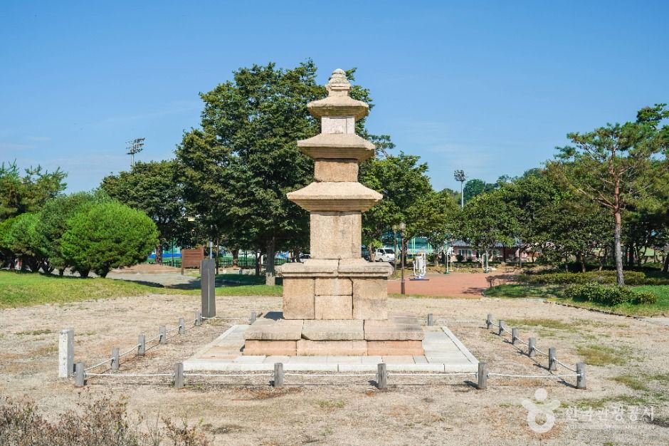 창녕 술정리 서 삼층석탑 여행 추천 - 메고지고