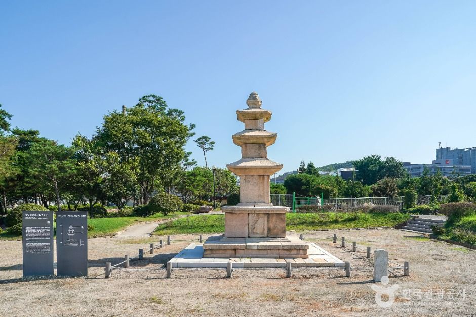 창녕 술정리 서 삼층석탑 여행 추천 - 메고지고