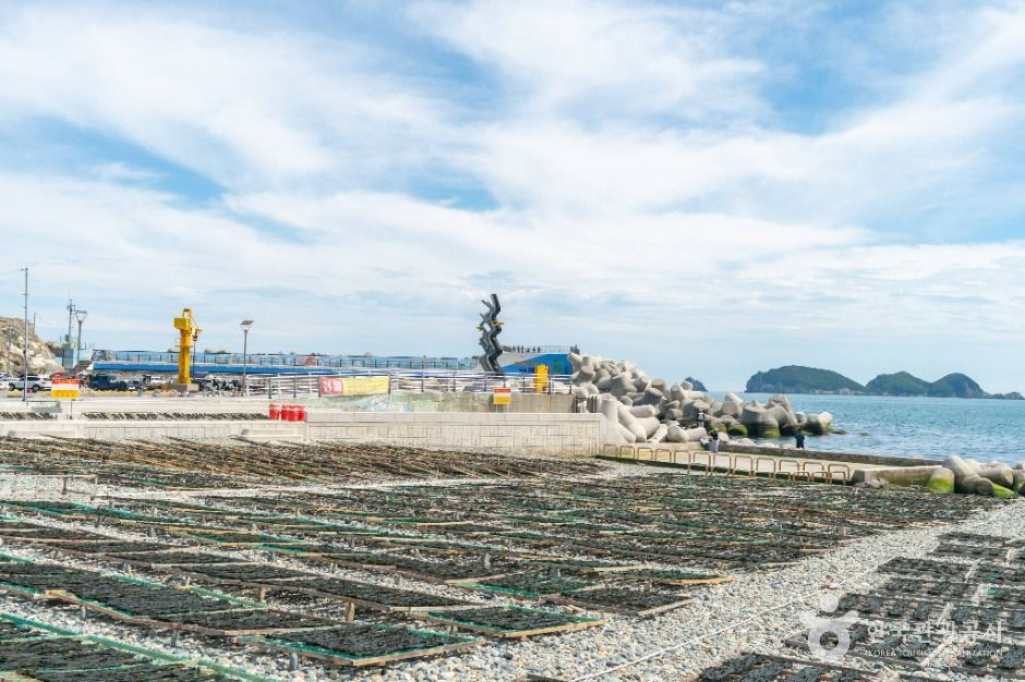여차몽돌해수욕장 여행 추천 - 메고지고 여차몽돌해수욕장 여행 추천 - 메고지고