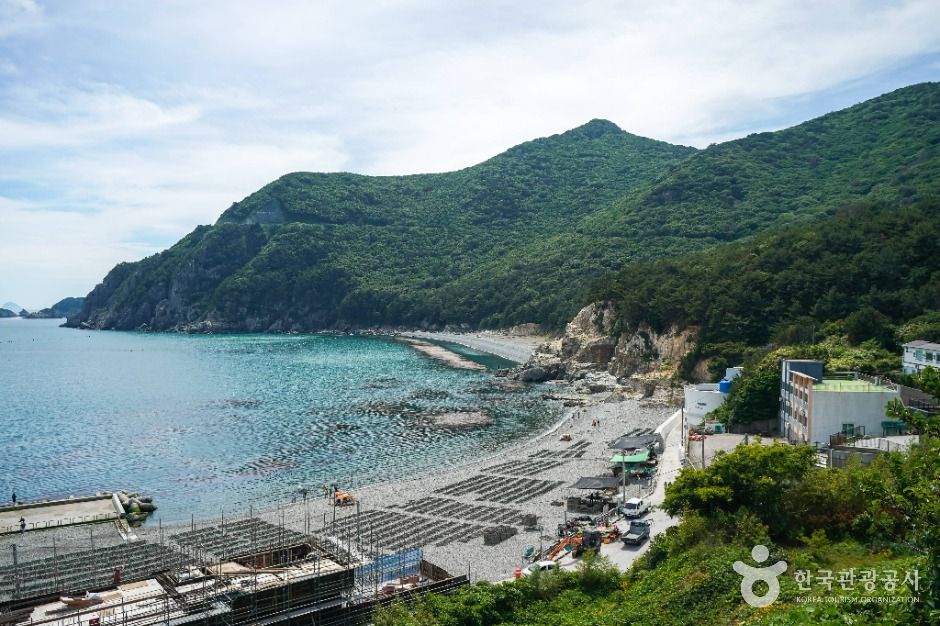여차몽돌해수욕장 여행 추천 - 메고지고 여차몽돌해수욕장 여행 추천 - 메고지고