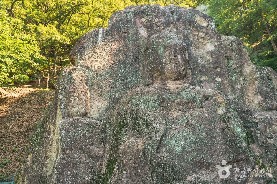 어물동 마애여래좌상 여행 추천 - 메고지고