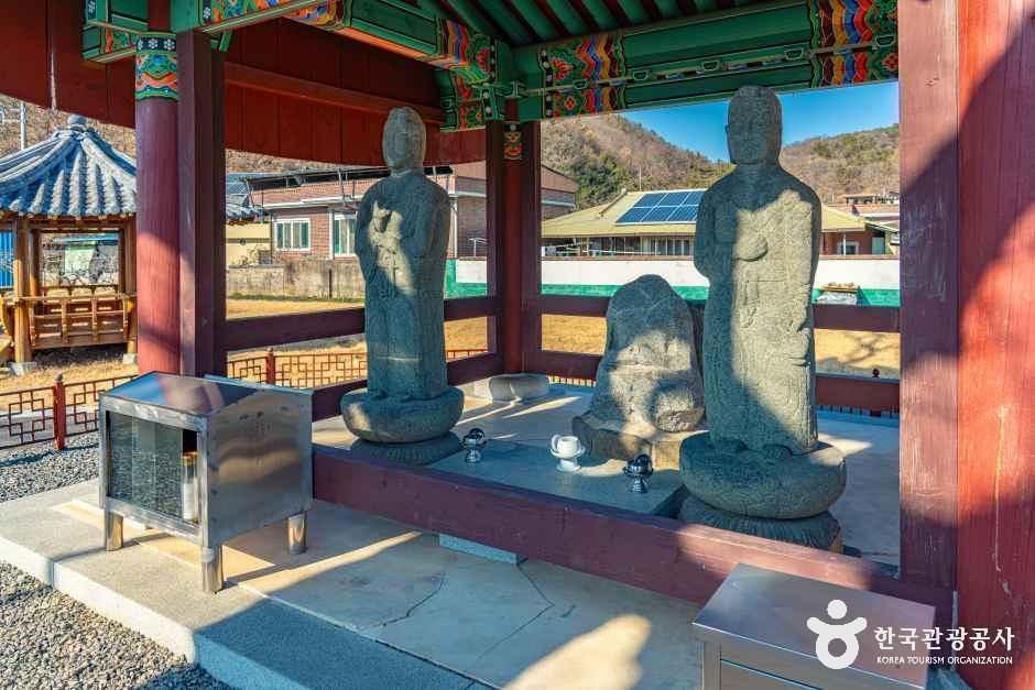 함안 대산리 석조삼존상 여행 추천 - 메고지고