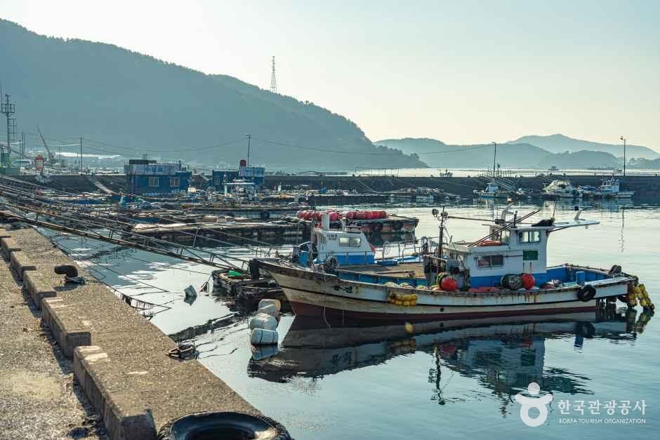 거제 어구낚시마을 여행 추천 - 메고지고