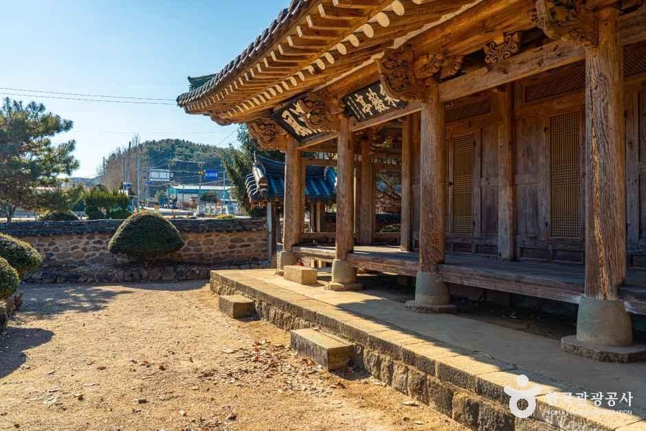 함안 채미정 여행 추천 - 메고지고