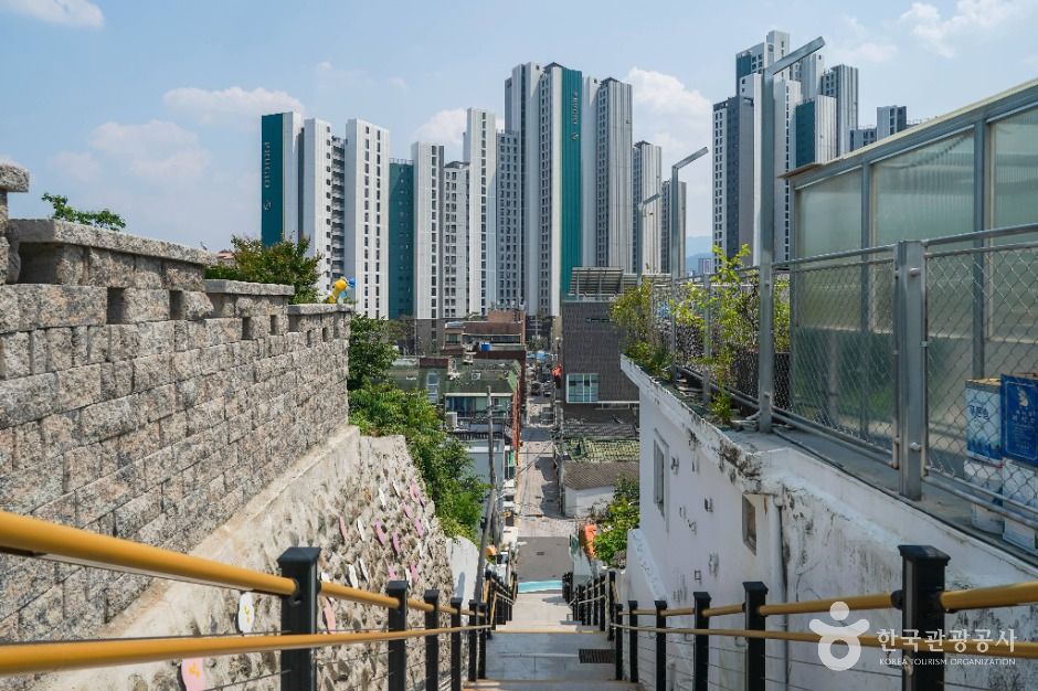 이천동 99계단 벽화마을 여행 추천 - 메고지고