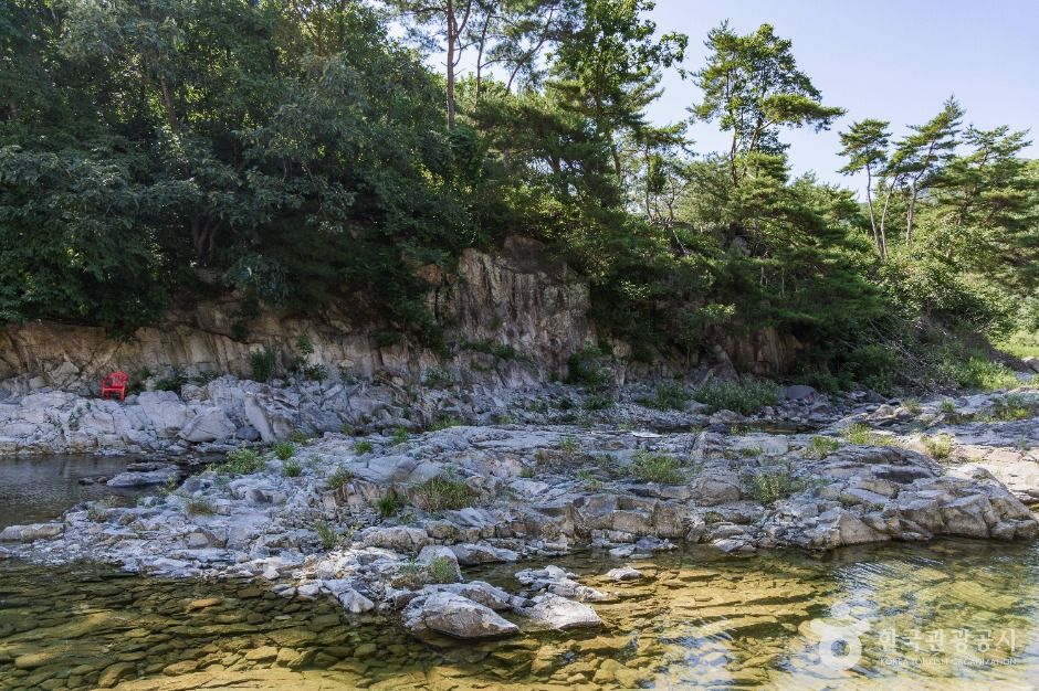 동막골 응회암 (한탄강 유네스코 세계지질공원) 여행 추천 - 메고지고 동막골 응회암 (한탄강 유네스코 세계지질공원) 여행 추천 - 메고지고