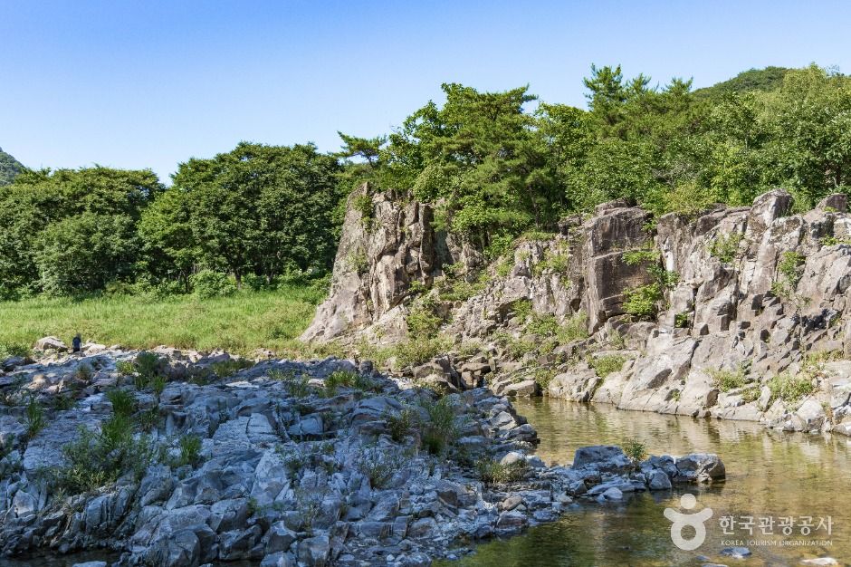 동막골 응회암 (한탄강 유네스코 세계지질공원) 여행 추천 - 메고지고 동막골 응회암 (한탄강 유네스코 세계지질공원) 여행 추천 - 메고지고