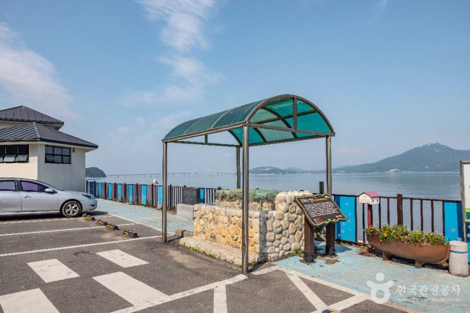 교동도선착장대합실 여행 추천 - 메고지고