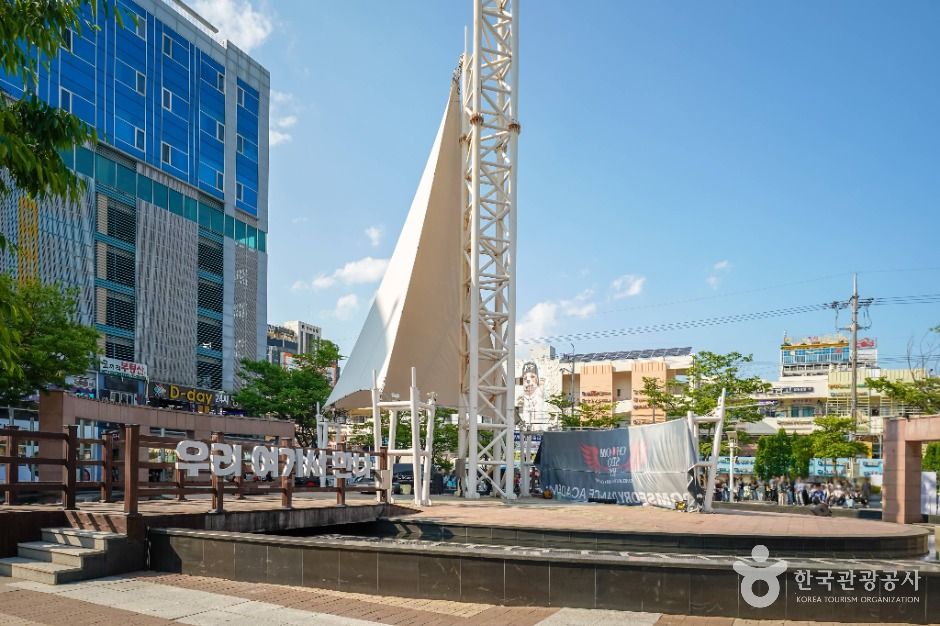 상남분수광장 여행 추천 - 메고지고 상남분수광장 여행 추천 - 메고지고