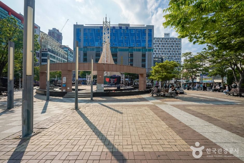 상남분수광장 여행 추천 - 메고지고 상남분수광장 여행 추천 - 메고지고