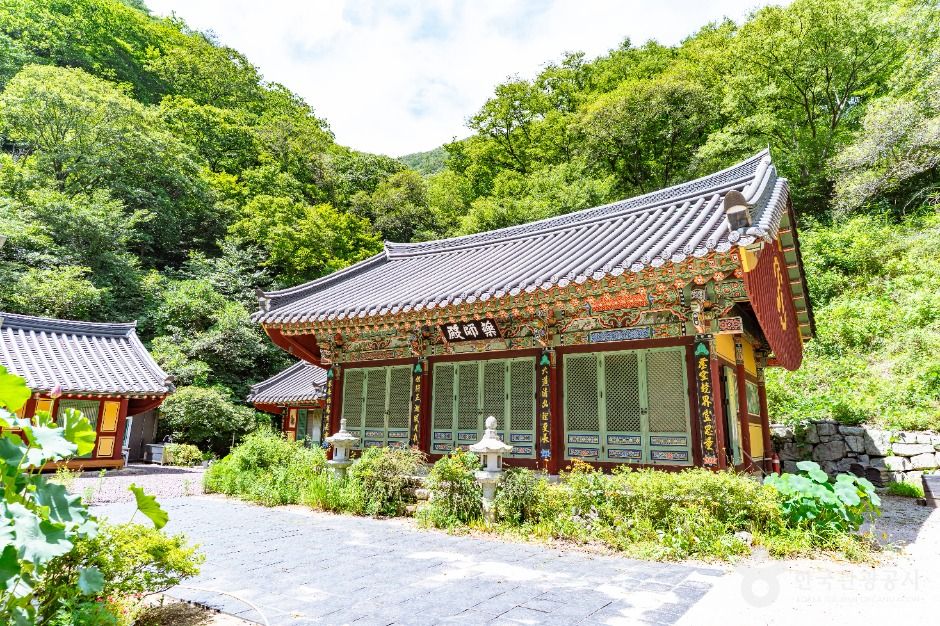 금곡사(경주) 여행 추천 - 메고지고 금곡사(경주) 여행 추천 - 메고지고