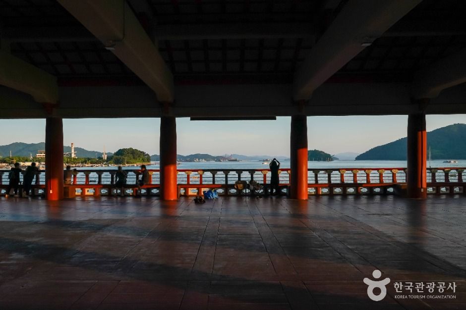 진해루해변공원 여행 추천 - 메고지고