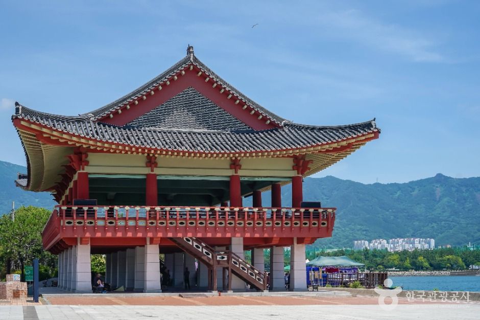 진해루해변공원 여행 추천 - 메고지고