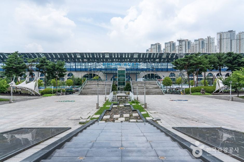 천안아산역 동광장 여행 추천 - 메고지고 천안아산역 동광장 여행 추천 - 메고지고