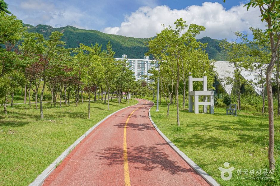 양산디자인공원 여행 추천 - 메고지고 양산디자인공원 여행 추천 - 메고지고