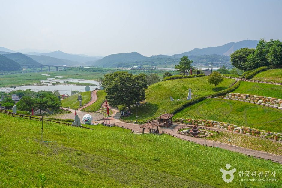 생초국제조각공원 여행 추천 - 메고지고
