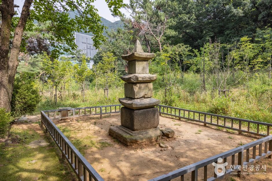 봉일사지삼층석탑 여행 추천 - 메고지고