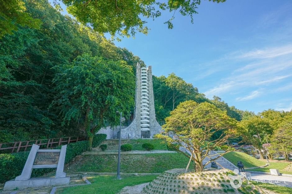 충익사 의병탑 여행 추천 - 메고지고