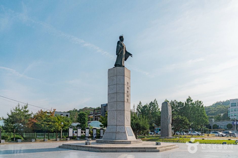 광개토태왕비&동상 여행 추천 - 메고지고