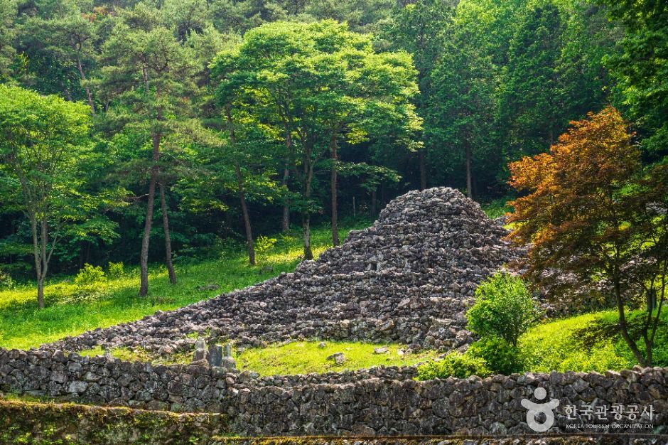 산청 전 구형왕릉 여행 추천 - 메고지고 산청 전 구형왕릉 여행 추천 - 메고지고