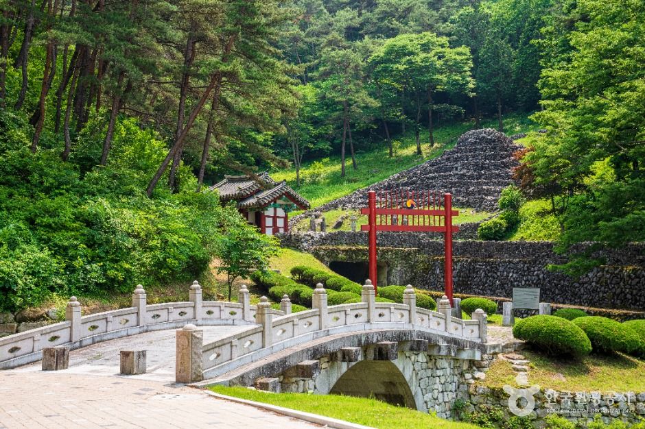산청 전 구형왕릉 여행 추천 - 메고지고 산청 전 구형왕릉 여행 추천 - 메고지고