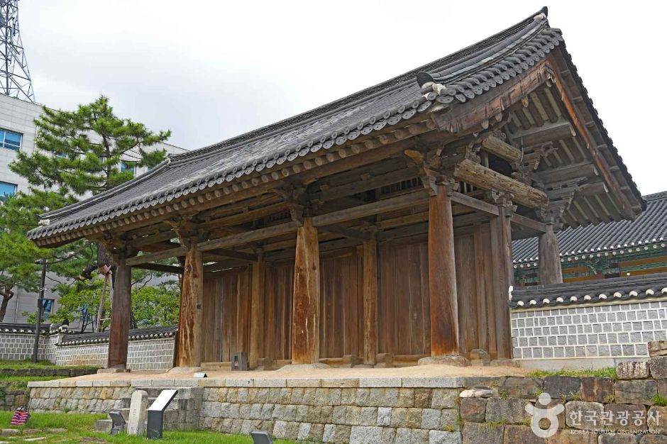 강릉 임영관 삼문 여행 추천 - 메고지고 강릉 임영관 삼문 여행 추천 - 메고지고